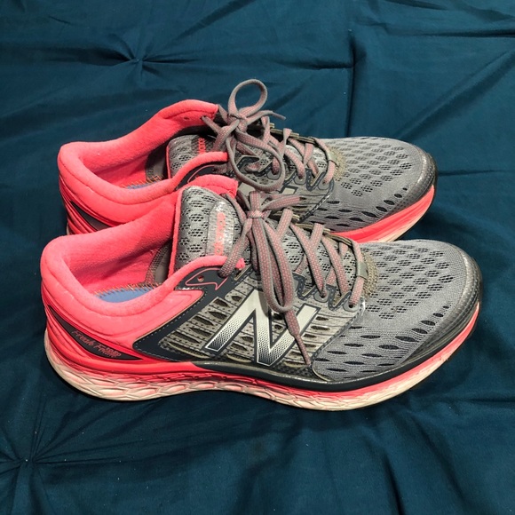 Sneakers - Picture 4 of 7